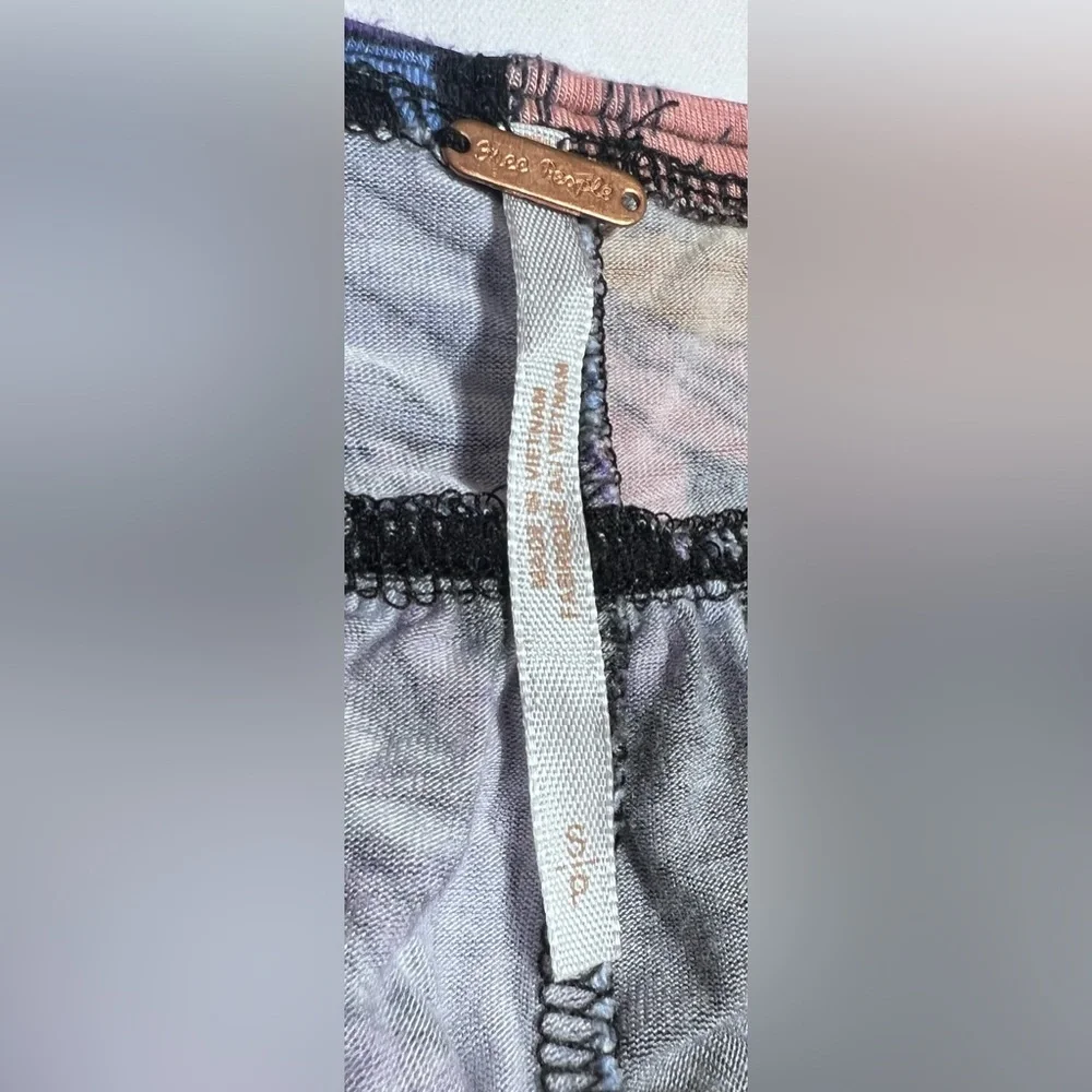 Free People Keepin’ On Knit Floral Blouse - Picture 4 of 4